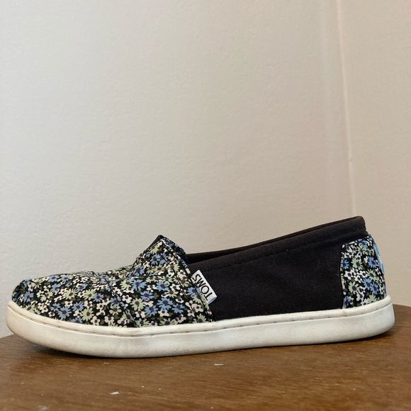Kids Floral Toms - Picture 2 of 4